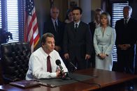 10.5 - Apokalypse – Präsident Paul Hollister (Beau Bridges).