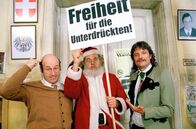 MA 2412 – (v.li.): Roland Düringer (Ing. Breitfuß), Karl Ferdinand Kratzl (Herr Claus), Alfred Dorfer (Herr Weber).