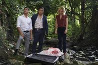 Magnum P.I. – (v.l.n.r.) Thomas Magnum (Jay Hernandez); Detective Gordon Katsumoto (Tim Kang); Juliett Higgins (Perdita Weeks)
