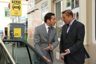 Kebab extra scharf – Mustafa (Tim Seyfi), Johann (Andreas Vitásek).