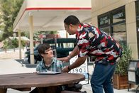 Speechless – JJ DiMeo (Micah Fowler, l.); Kenneth (Cedric Yarbrough, r.)