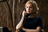 Der Spion – Die CIA-Agentin hat einen Plan: Rachel Brosnahan als Emily Donovan
