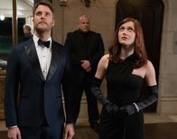 Limitless – Nach alldem was geschehen ist, versucht Brian (Jake McDorman, l.), Piper Baird (Georgina Haig, r.) zu finden, um sich endlich von Senator Eddie Morra loseisen zu können ...