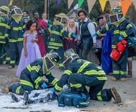 9-1-1 Notruf L.A. – (v. l. n. r.) Dottie (Leila Geyfman); Howie "Chimney" Han (Kenneth Choi); Henrietta "Hen" Wilson (Aisha Hinds)
