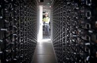 Superspeicher - Power auf Dauer? – Ein Batteriecontainer des Netzbetreibers RTE bei Dijon