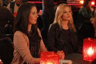 Community – Dürfen bei Troys Geburtstag natürlich nicht fehlen: Britta (Gillian Jacobs, r.) und Annie (Alison Brie, l.) - allerdings erschwindelt sich die 19-jährige Annie den Zutritt in die Bar mit einem geliehenen Ausweis ...