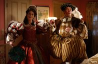 Malcolm mittendrin – In Deweys Vorstellungen spielen seine Eltern (Jane Kaczmarek, l. und Bryan Cranston, r.) in der Oper mit, die er geschrieben hat ...