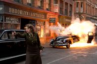 Captain America: The First Avenger – Äußerst zielsicher: die attraktive Peggy Carter (Hayley Atwell) ...