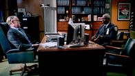 Brooklyn Nine-Nine – Frank O'Sullivan (John C. McGinley, l.); Ray Holt (André Braugher, r.)