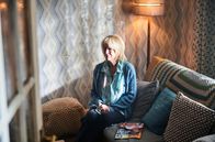 Steeltown Murders – Pat Williams (Sharon Morgan) schmerzt es, dass der Mordfall ihrer Tochter wieder aufgerollt wird.