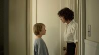 Beginners – Der junge Oliver (Keegan Boos) und Georgia (Mary Page Keller)