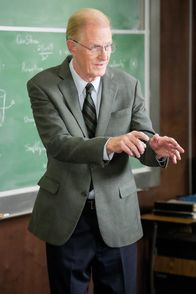 Young Sheldon – Dr. Linkletter (Ed Begley jr.)