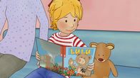 Meine Freundin Conni – Conni freut sich über Omas Geschenk. Ein Bärenbuch! Da darf Teddy mitlesen.