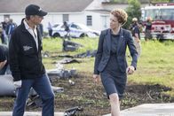 Navy CIS: New Orleans – L-R: Als Pride (Scott Bakula) zum Tatort kommt, trifft er SecNav Sarah Porter (Leslie Hope). Gemeinsam wollen sie den neuen Fall lösen ...