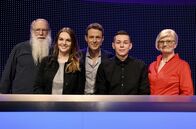 Gefragt - Gejagt – Moderator Alexander Bommes (M.) mit den Kandidaten (v.l.n.r.): Klaus Günther, Beatrix Schenkel, Adrian Riesen und Irene Hoffmann.
