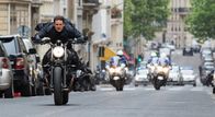 Mission: Impossible - Fallout – Auf der Flucht vor der französischen Polizei, gibt Agent Ethan Hunt (Tom Cruise) nochmal Vollgas, um Solomon Lane wieder einholen zu können.