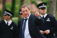 Inspector Barnaby – Detective Chief Inspector Barnaby (John Nettles) teilt seine Mitarbeiter ein.