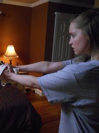 Ein perfekter Mord – Cinnamon aims a gun at Linda while she is asleep in bed.