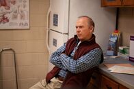 Dopesick – Macht seine Patienten ungewollt süchtig: Michael Keaton als Dr. Samuel Finnix