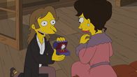Die Simpsons – Mr. Burns (l.) hat vor Jahren vieles versucht, um das Herz seiner Jugendliebe Lilah (r.) zu erobern. Doch offensichtlich hatte er sich nicht genug ins Zeug gelegt, denn er konnte sie nie wirklich für sich gewinnen - nun wünscht er, er könnte die Zeit noch einmal zurückdrehen ...