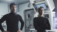 Hawaii Five-0 – Adam Noshimuri (Ian Anthony Dale, l.); Tani Rey (Meaghan Rath, r.)