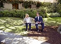 Wenn Liebe so einfach wäre – Jane (Meryl Streep, l.) lässt sich auf eine Affäre mit ihrem Ex-Mann Jake (Alec Baldwin, r.) ein und wirft damit ihr gerade wieder einigermaßen geordnetes Leben über den Haufen ...