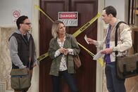 The Big Bang Theory – (v.l.n.r.) Leonard (Johnny Galecki), Penny (Kaley Cuoco) und Sheldon (Jim Parsons)