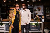 Mini Chuchi, dini Chuchi – v.li.: Marc Sway und Charles Nguela