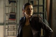 Unit 42 – Polizistin Virginie Aerens (Alexia Depicker) geht bei dem Vorfall im Kuhstall, bei dem ein Mann ums Leben kam, nicht von einem Unfall aus. Sie ist sich sicher: Es war Mord!