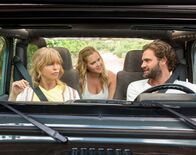 Mädelstrip – (v.l.n.r.) Linda Middleton (Goldie Hawn); Emily Middleton (Amy Schumer); James (Tom Bateman)