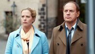 Der Bulle und das Landei – Ihre versehentlich geschlossene Ehe sollte so schnell wie möglich wieder getrennt werden. Und wie wird es dann weitergehen mit der Beziehung zwischen Kati (Diana Amft) und Killmer (Uwe Ochsenknecht)?