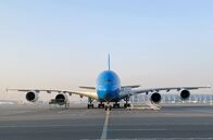 Der Kampf um die Riesenflieger – Dubai und der A380: Ohne den Riesenflieger wäre der Erfolg der Fluggesellschaft Emirates nicht möglich gewesen. Auch für das rasante Wachstum der Stadt und ihres Drehkreuzes spielte der A380 eine entscheidende Rolle.