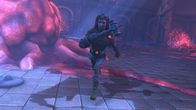 Dead Pixels – Der Avatar von Nicky (Will Merrick) geht mit seinem Hammer auf die Brut der Schwarmmutter los.