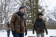 The Strain – Eph (Corey Stoll, l.) und Alex (Angel Parker, r.) machen eine erstaunliche Entdeckung, die ihnen mehr über den Plan des Masters verraten könnte ...
