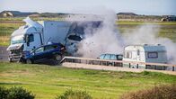 Crashtest Extrem: Das Experiment – Die unglaubliche zerstörerische Energie einer Massenkarambolage bei hoher Geschwindigkeit der beteiligten Fahrzeuge - im kontrollierten Experiment wird sie zum ersten Mal messbar.