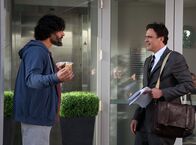 How I Met Your Mother – Als Marshall (Jason Segel, r.) seinen alten College-Freund Brad (Joe Manganiello, l.) wiedertrifft, ahnt er noch nicht, was das für Folgen haben wird ...