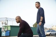 Navy CIS: L.A. – Ein Wettlauf mit der Zeit beginnt, um ihren aktuellen Fall zu lösen: Callen (Chris O'Donnell, r.) und Sam (LL Cool J, l.) ...