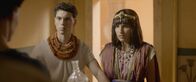Theodosia – Der "junge Darius" (Louis Martino) will seine Freundin Tia (Marwa Zyour), die Tochter des Pharaos, beschützen.