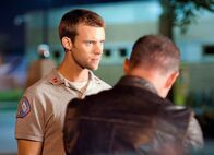 Chicago Fire – Chicago Fire Eine Minute - One Minute Staffel 1, Episode 4 Gespräch unter vier Augen: Jesse Spencer als Matthew Casey, Jason Beghe als Detective Voight