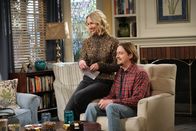 Last Man Standing – Mandy Baxter (Molly McCook, l.); Kyle Anderson (Christoph Sanders, r.)