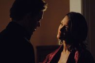 Navy CIS – Jeanne Benoit (Scottie Thompson, l.) und Anthony DiNozzo (Michael Weatherly, r.) genießen die Nähe zueinander ...