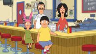 Bob's Burgers – Was werden (v.l.n.r.) Louise, Bob, Gene und Linda zu Tinas neuer Rolle in einem Theaterstück sagen?