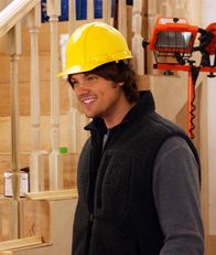 Gilmore Girls – Lorelai und Rory schaffen es einfach nicht sich zu unterhalten, woraufhin sie einen Mutter-Tochter Shopping-Tag planen, der anders endet, als gehofft. Außerdem ist das Verhältnis zwischen Dean (Jared Padalecki) und Rory nach ihrem Nervenzusammenbruch angespannt ...