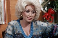 Dolly Parton: Everybody's Darling – Im Jahr 1997 geht Dolly Partons Plan auf: Mit ihrem Album „Here You Come Again“ gelingt der Ausnahmekünstlerin der Übergang zum Pop.