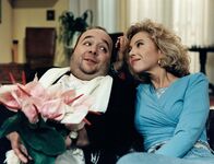 Lukas – Überraschung für Lukas (Dirk Bach, l.): Seine erste Liebe Angie (Monica Kaufmann, r.) taucht plötzlich wieder auf.