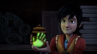 Leo da Vinci – Leo experimentiert mit fluoreszierender Farbe.