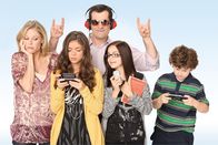 Modern Family – 1. Staffel: (v.li.) Claire (Julie Bowen), Haley (Sarah Hyland), Phil (Ty Burrell), Alex (Ariel Winter) und Luke (Nolan Gould)