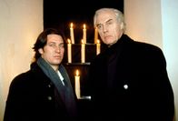 Kommissar Rex – Kommissar Richie Moser (Tobias Moretti, li.) verhört den Sektenführer Norton (David Cameron).