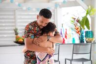 Death in Paradise – Picture Shows_Jason Clarke (ARON JULIUS), Clarissa Taylor (KARISE YANSEN)