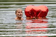 Sturm der Liebe – Michaels (Erich Altenkopf, M.) Schlüssel ist im See verschwunden.